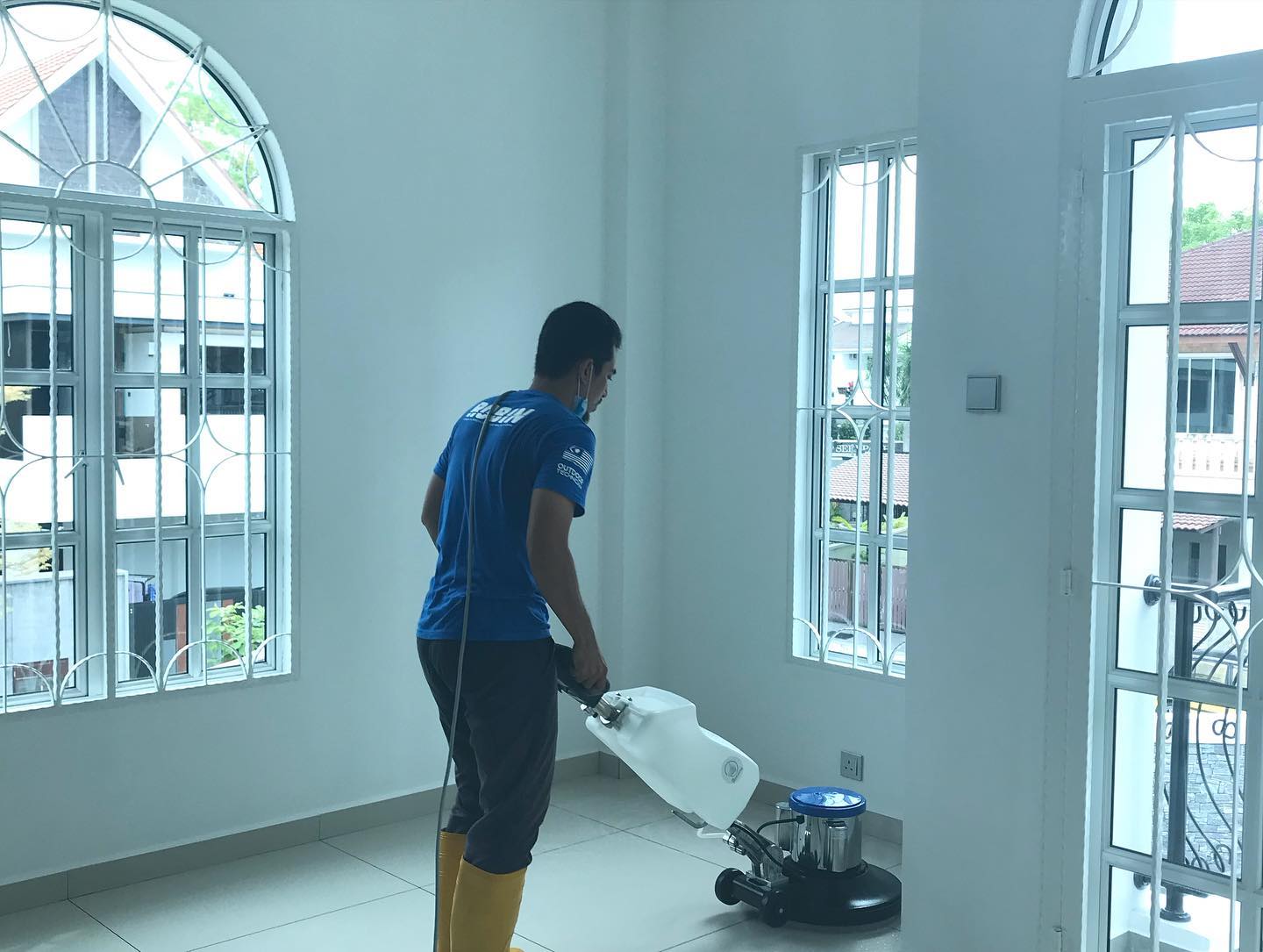 KHIDMAT CUCI LANTAI RUMAH